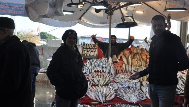 Manisa’nın balıkçı Azizesi | Balık tezgahlarının gülü