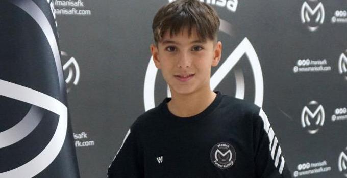 Manisa FK genç yeteneği bünyesine kattı | Genç yetenekle sözleşme imzalandı
